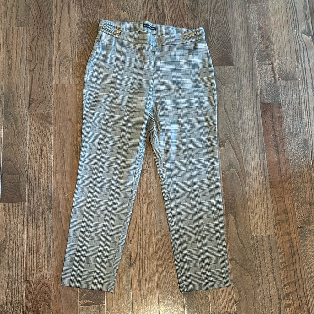 Petite slip on plaid stretch skinny pant is a go anywhere essential!